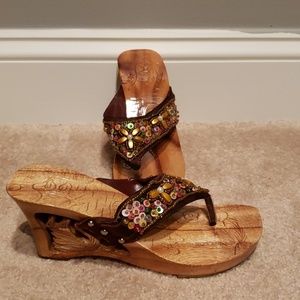 Wood clogs